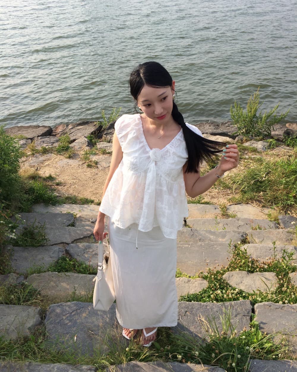 있음 선적 흑인과 백인 색상 전후 V넥 자수 민소매 맨위 상세 이미지 8