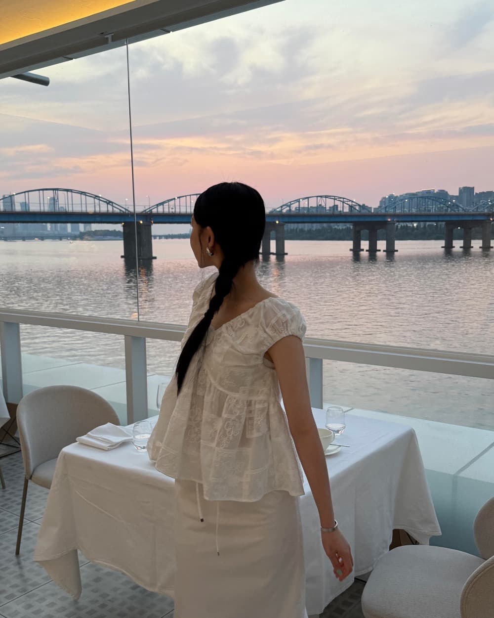 있음 선적 흑인과 백인 색상 전후 V넥 자수 민소매 맨위 상세 이미지 12