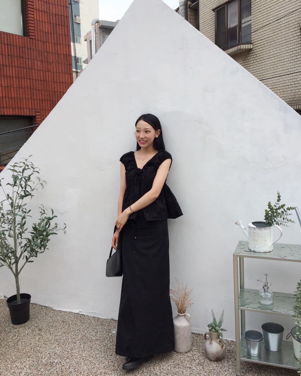 있음 선적 흑인과 백인 색상 전후 V넥 자수 민소매 맨위 상세 이미지 19
