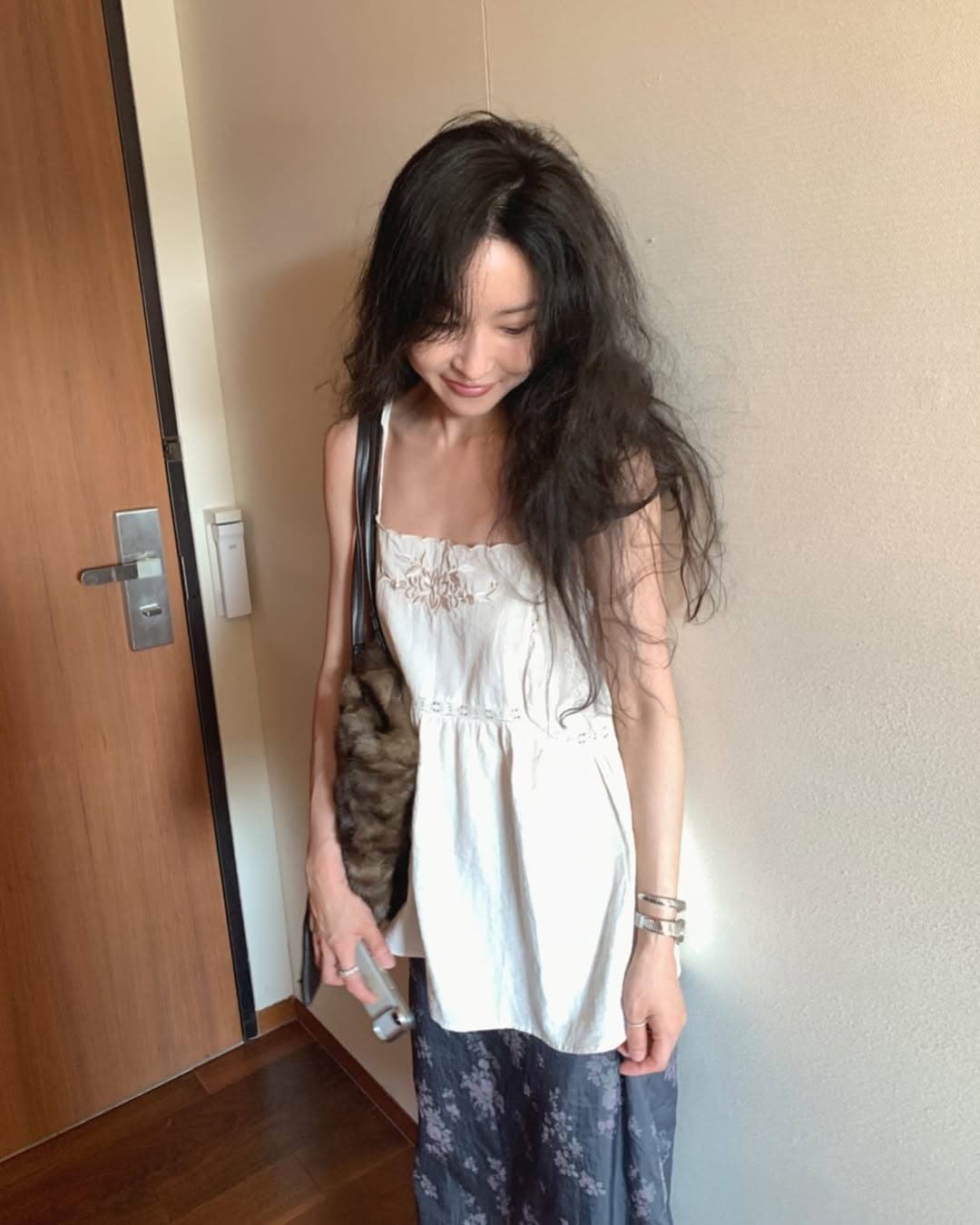 있음 선적 한 부서 Jiao 예쁜 레트로 물결무늬 측면 자수 슬립 맨위 이미지 2