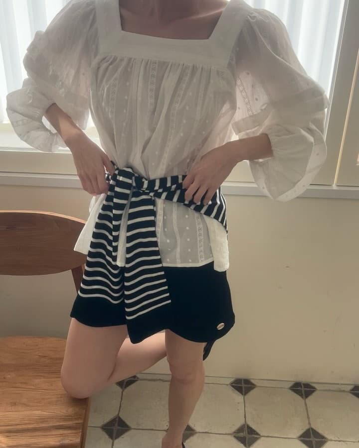 있음 선적 이후 칼라 부서 벨트 측면 칼라 루즈핏 셔츠 상세 이미지 13