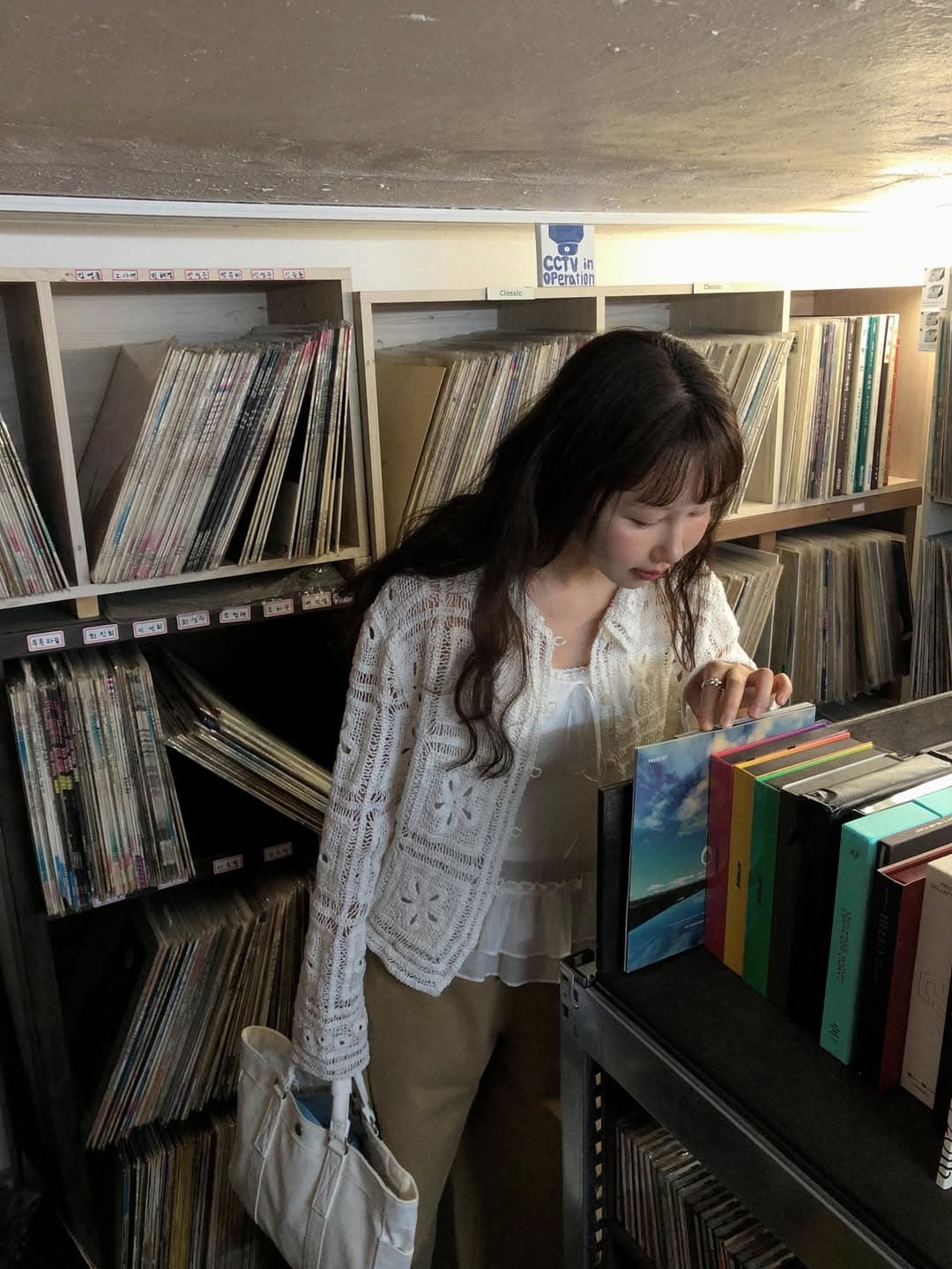 한 부서 달콤함 훅 제직 홀로우 아웃 폴로 칼라 맨위 싱글 줄 버튼 상세 이미지 3