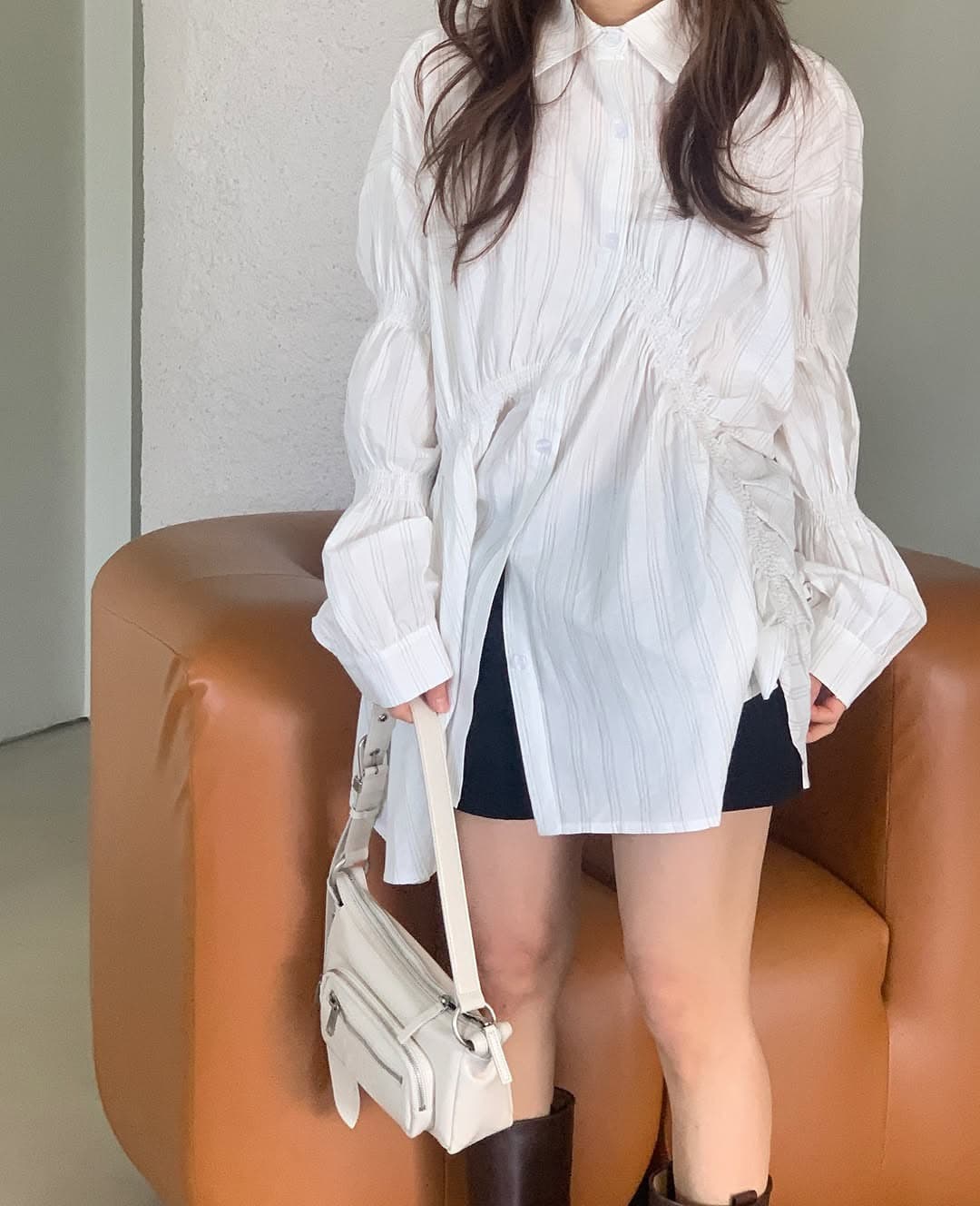 있음 선적 한 부서 디자인 센스 명중 가져 가라. 주름 비대칭 긴팔 여성 셔츠 싱글 줄 버튼 상세 이미지 2