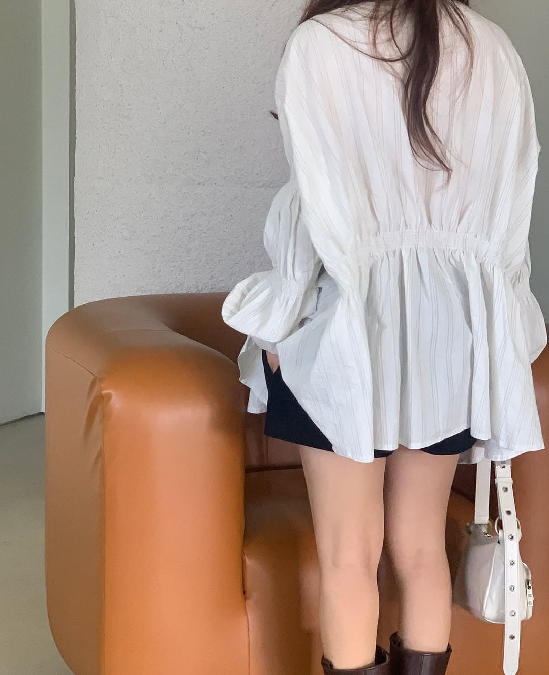 있음 선적 한 부서 디자인 센스 명중 가져 가라. 주름 비대칭 긴팔 여성 셔츠 싱글 줄 버튼 상세 이미지 5