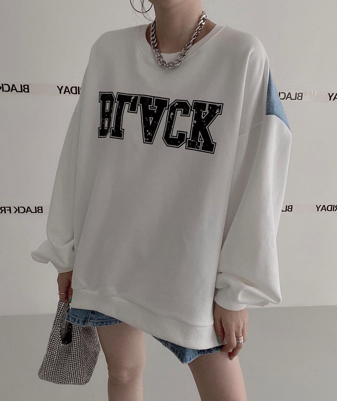 있음 선적 한 부서 데님 패치워크 알파벳 프린트 긴팔 후드티 상세 이미지 3