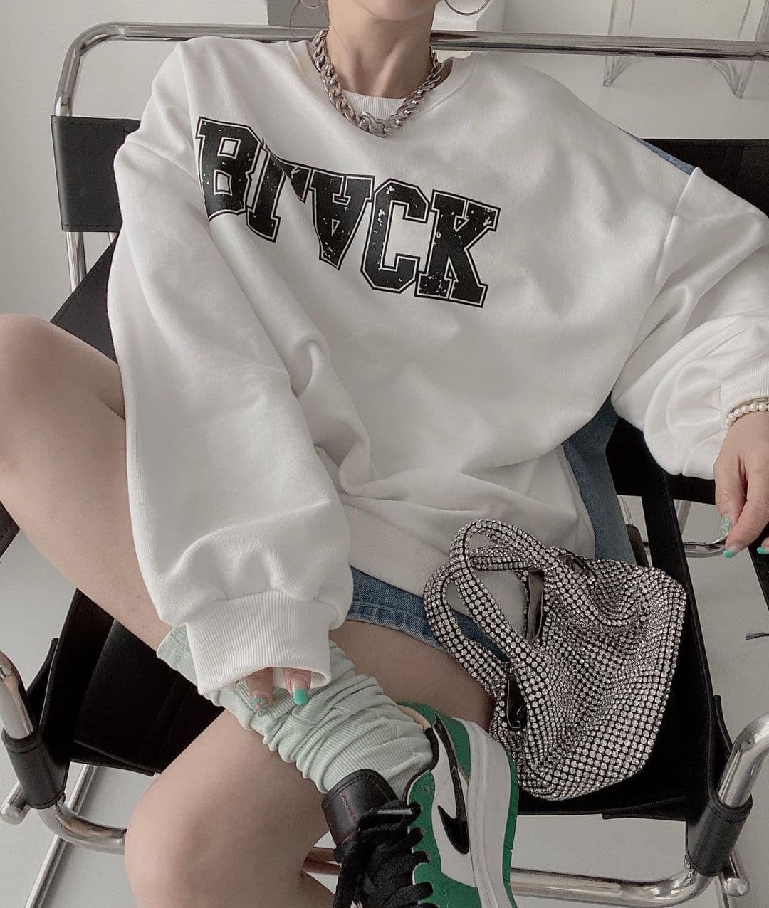 있음 선적 한 부서 데님 패치워크 알파벳 프린트 긴팔 후드티 상세 이미지 4
