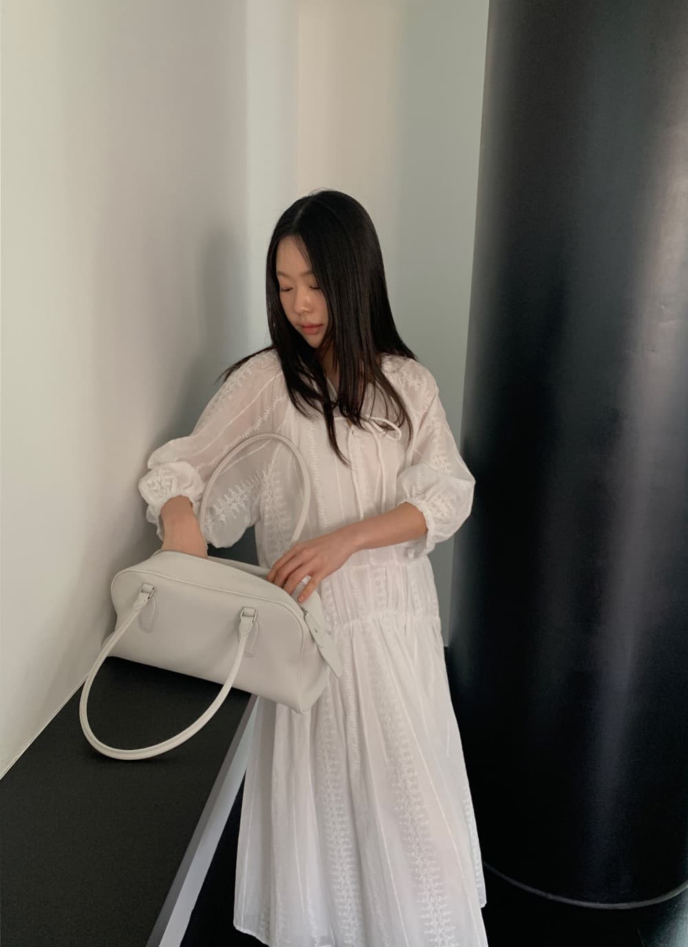 있음 선적 한 부서 순수한 흰색 자수 7부 소매 롱 코트 큰 진자 드레스 상세 이미지 12