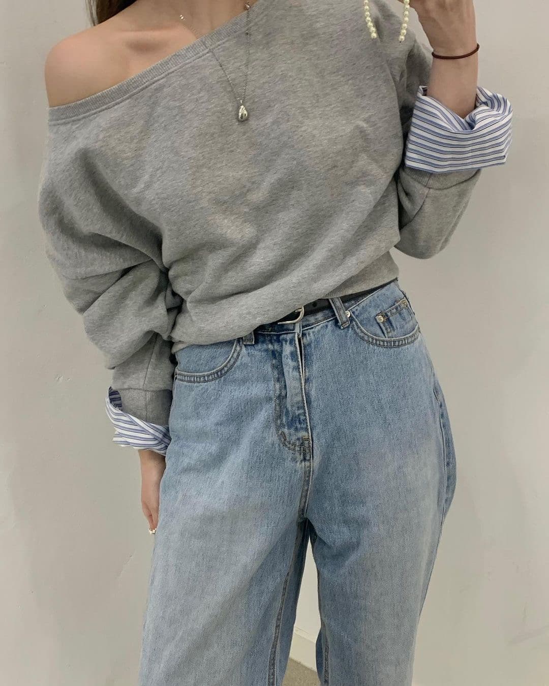 있음 선적 한 부서 보트넥 오프숄더 디자인 센스 패치워크 후드티 상세 이미지 4