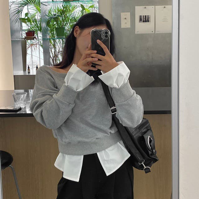 있음 선적 한 부서 둘 색상 패치워크 페이크 레이어드 보트넥 보트 칼라 오프숄더 후드티 이미지 3
