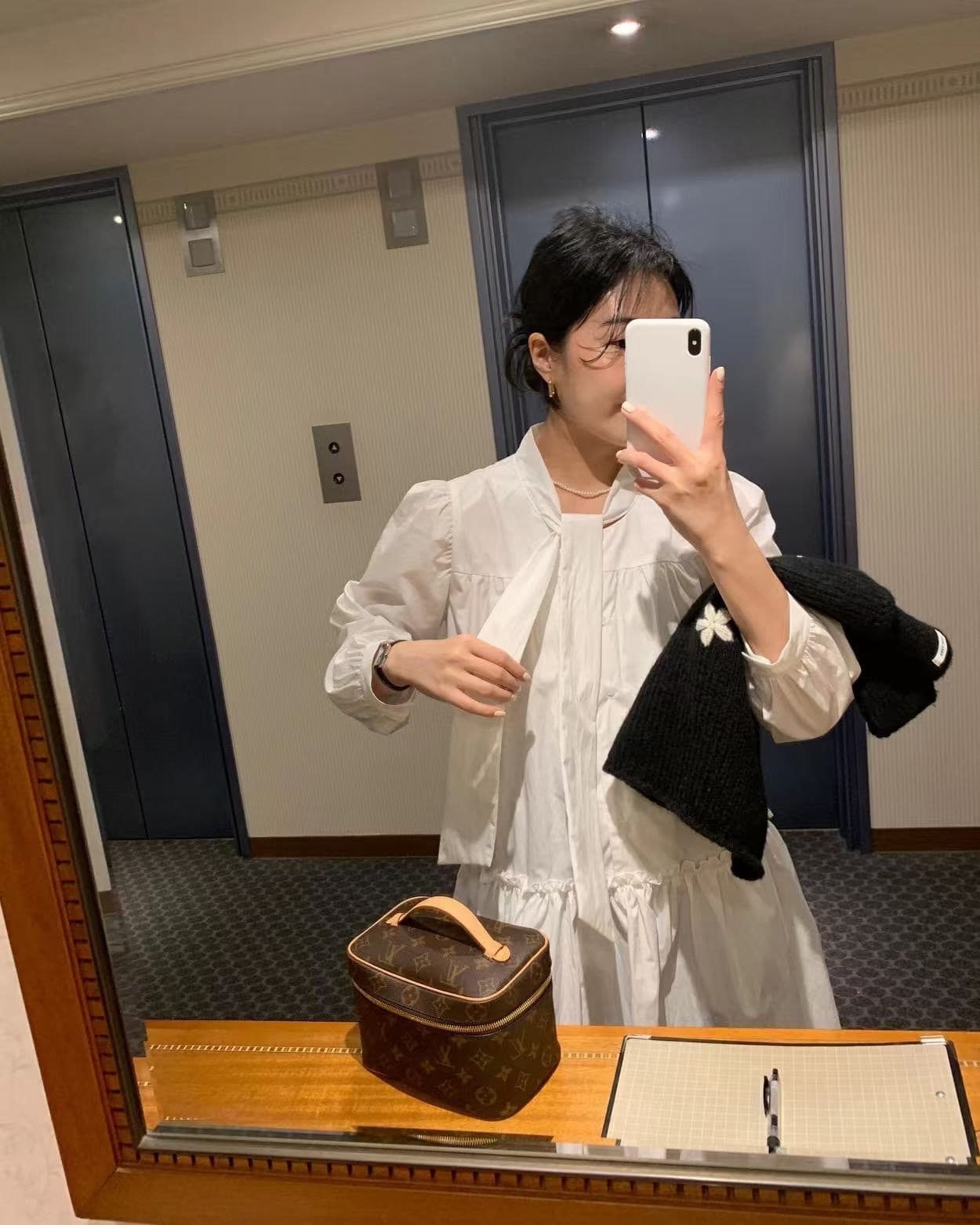 있음 선적 한 부서 흑인과 백인 색상 긴팔 칼라 레이스업 루즈핏 드레스 상세 이미지 6