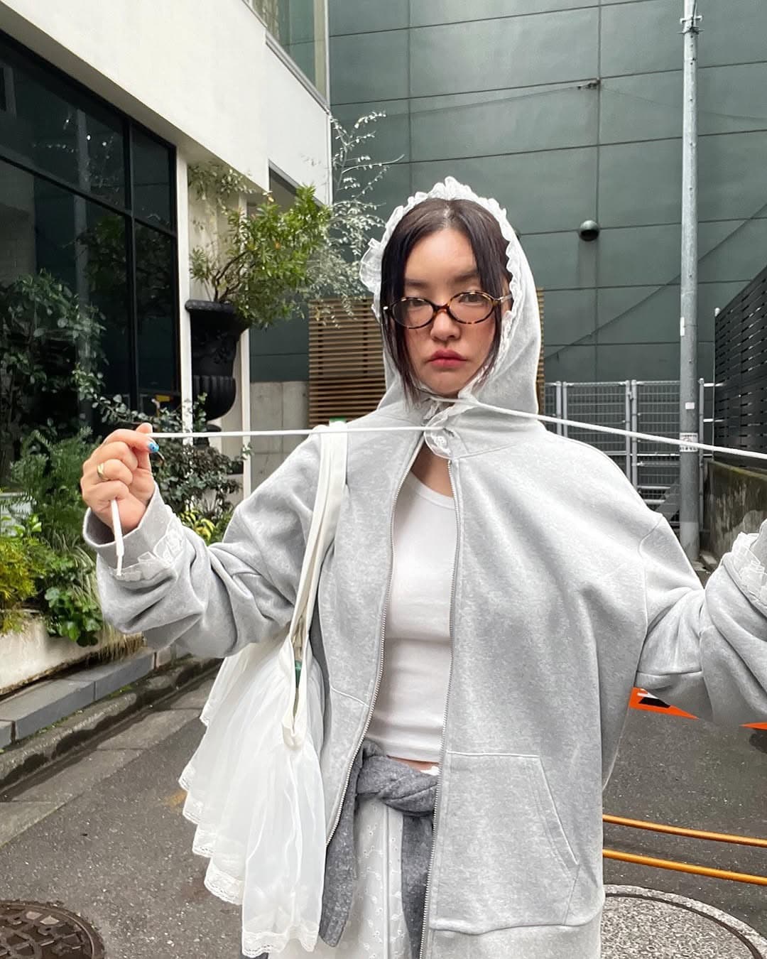 있음 선적 한 부서 둘 색상 캐주얼 레이스 장식 후드 재킷 상세 이미지 2