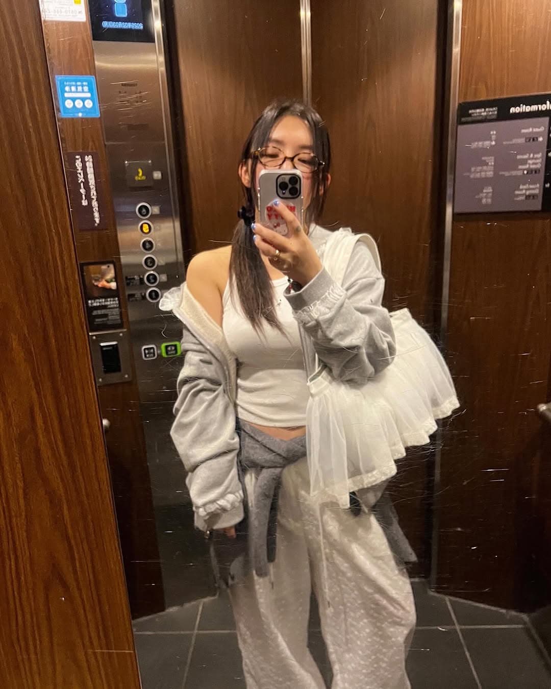 있음 선적 한 부서 둘 색상 캐주얼 레이스 장식 후드 재킷 상세 이미지 4