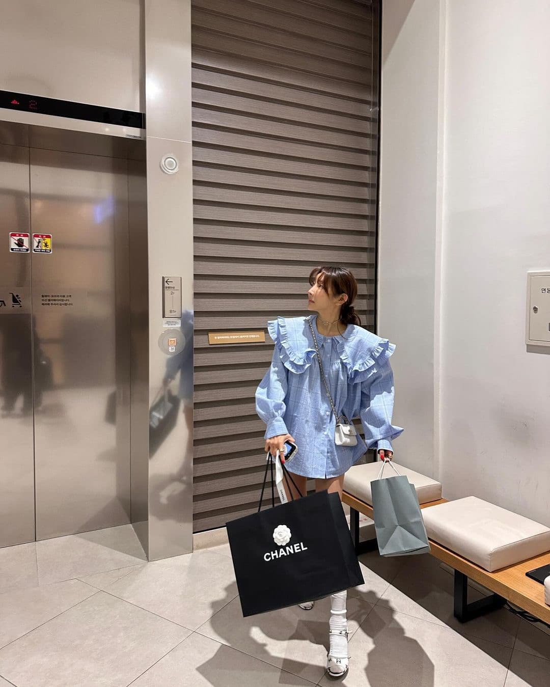 있음 선적 한 부서 체크무늬 베이비 칼라 폴로 칼라 프릴 루즈핏 셔츠 상세 이미지 2