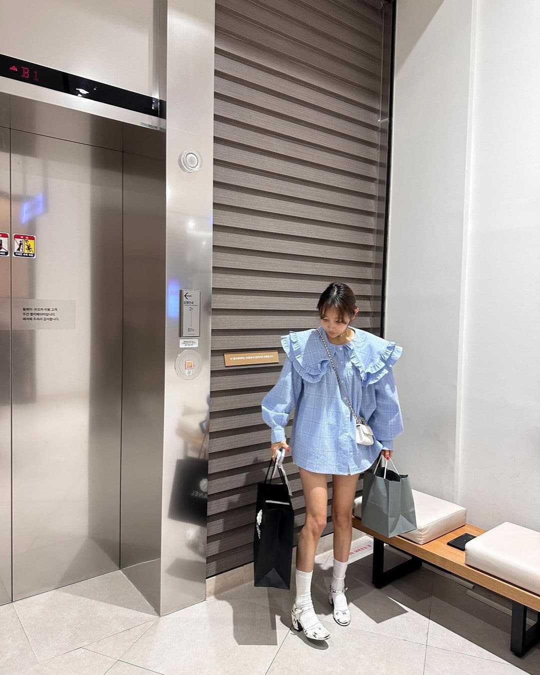 있음 선적 한 부서 체크무늬 베이비 칼라 폴로 칼라 프릴 루즈핏 셔츠 상세 이미지 4