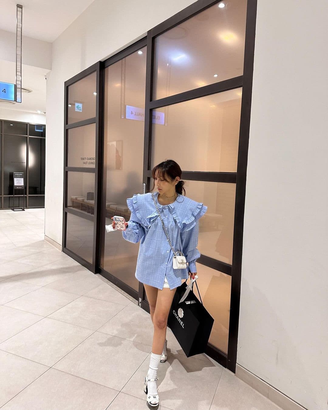 있음 선적 한 부서 체크무늬 베이비 칼라 폴로 칼라 프릴 루즈핏 셔츠 상세 이미지 8