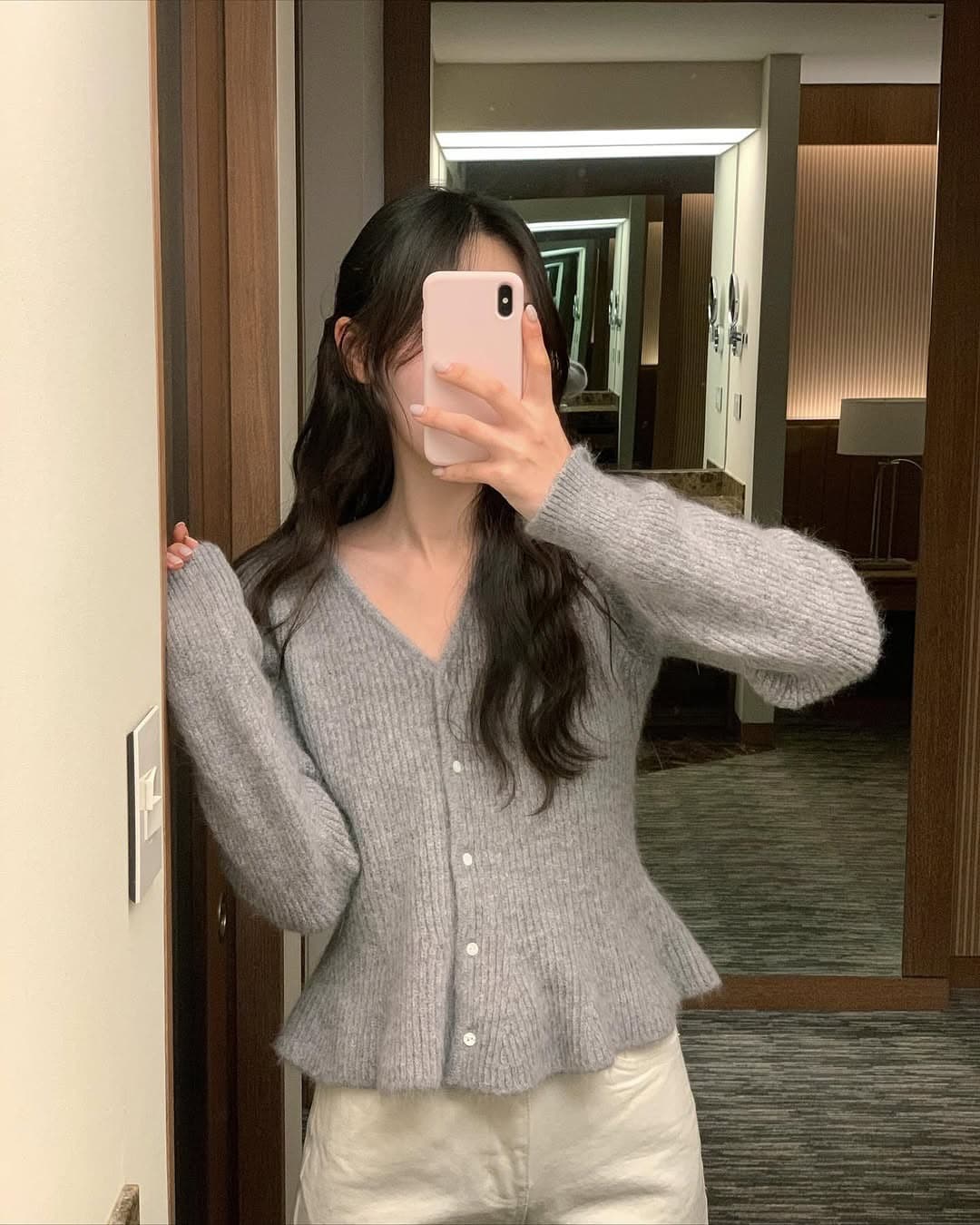 있음 선적 둘 색상 한 부서 V넥 허리 수축 진주 버클 스웨터 오픈 가디건 이미지 2