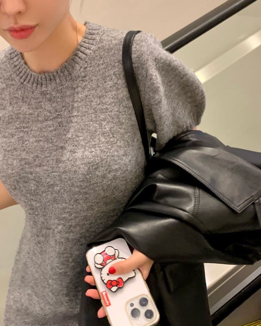 있음 선적 삼색 한 부서 라운드 넥 반팔 스웨터 원피스 상세 이미지 3