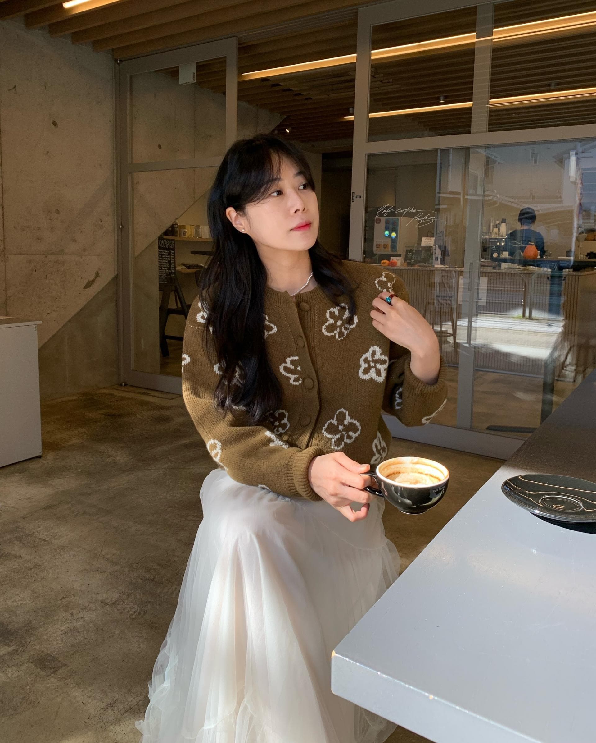 있음 선적 한 부서 레트로 라운드 넥 꽃 자카드 루즈핏 느긋한 바람 싱글 줄 버튼 스웨터 여성 코트 상세 이미지 8