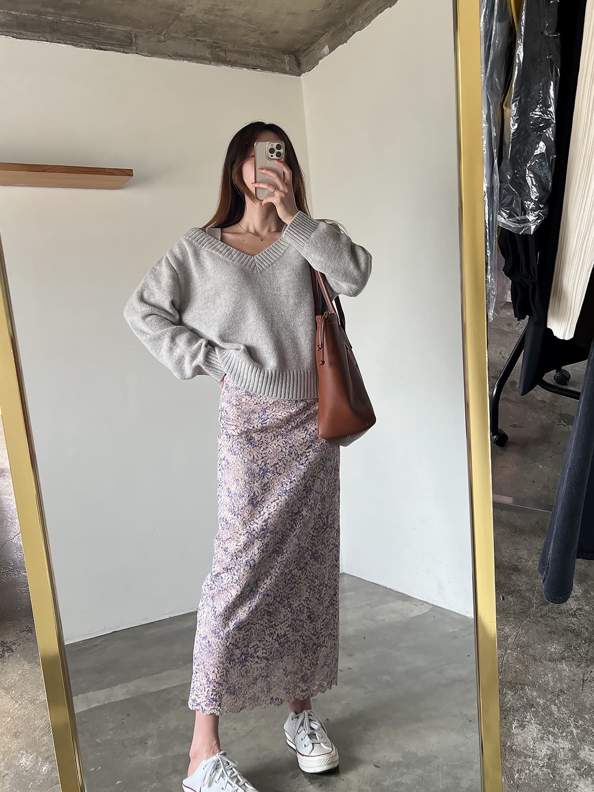 있음 선적 한 부서 느긋한 바람 V넥 오프숄더 루즈핏 슬림해 보이는 긴팔 풀오버 상세 이미지 1