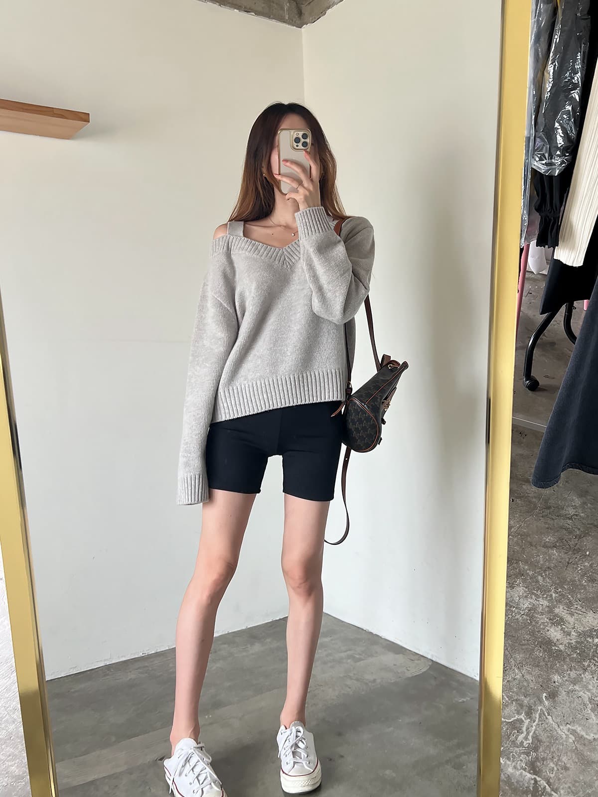 있음 선적 한 부서 느긋한 바람 V넥 오프숄더 루즈핏 슬림해 보이는 긴팔 풀오버 상세 이미지 9