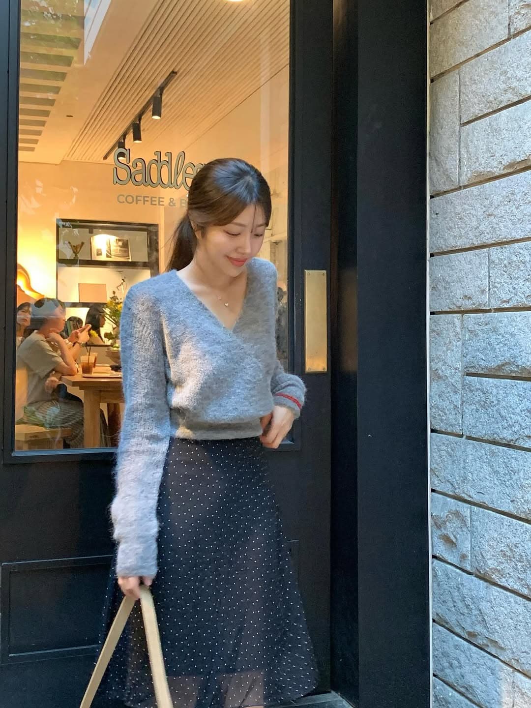 있음 선적 프랑스식 부드러운 바람 십자가 V넥 부드러운 찹쌀 슬림해 보이는 슬림 소매 풀오버 상세 이미지 10