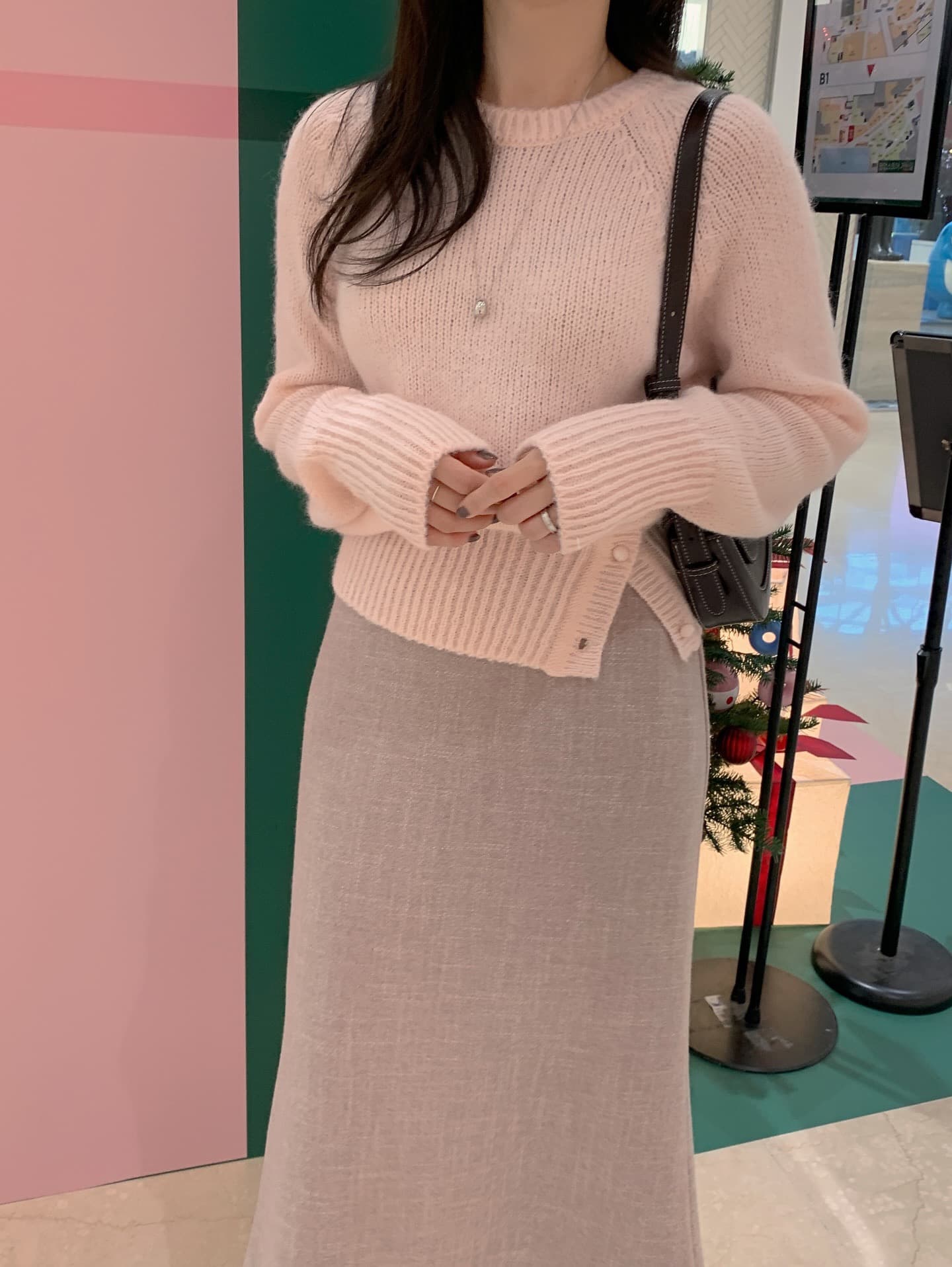 있음 선적 한 부서 부드러운 바람 사탕 색상 라운드 넥 측면 트임 슬림해 보이는 긴팔 풀오버 이미지 4