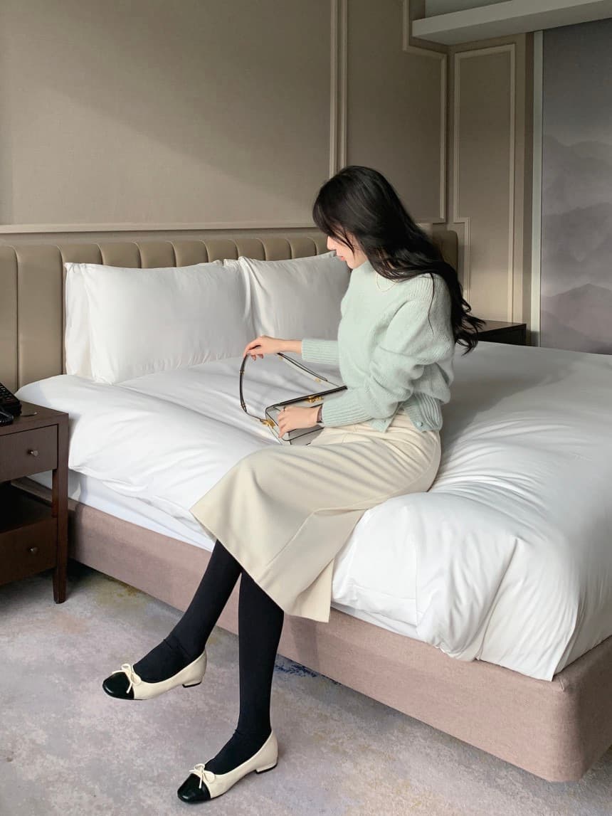 있음 선적 한 부서 부드러운 바람 사탕 색상 라운드 넥 측면 트임 슬림해 보이는 긴팔 풀오버 상세 이미지 2