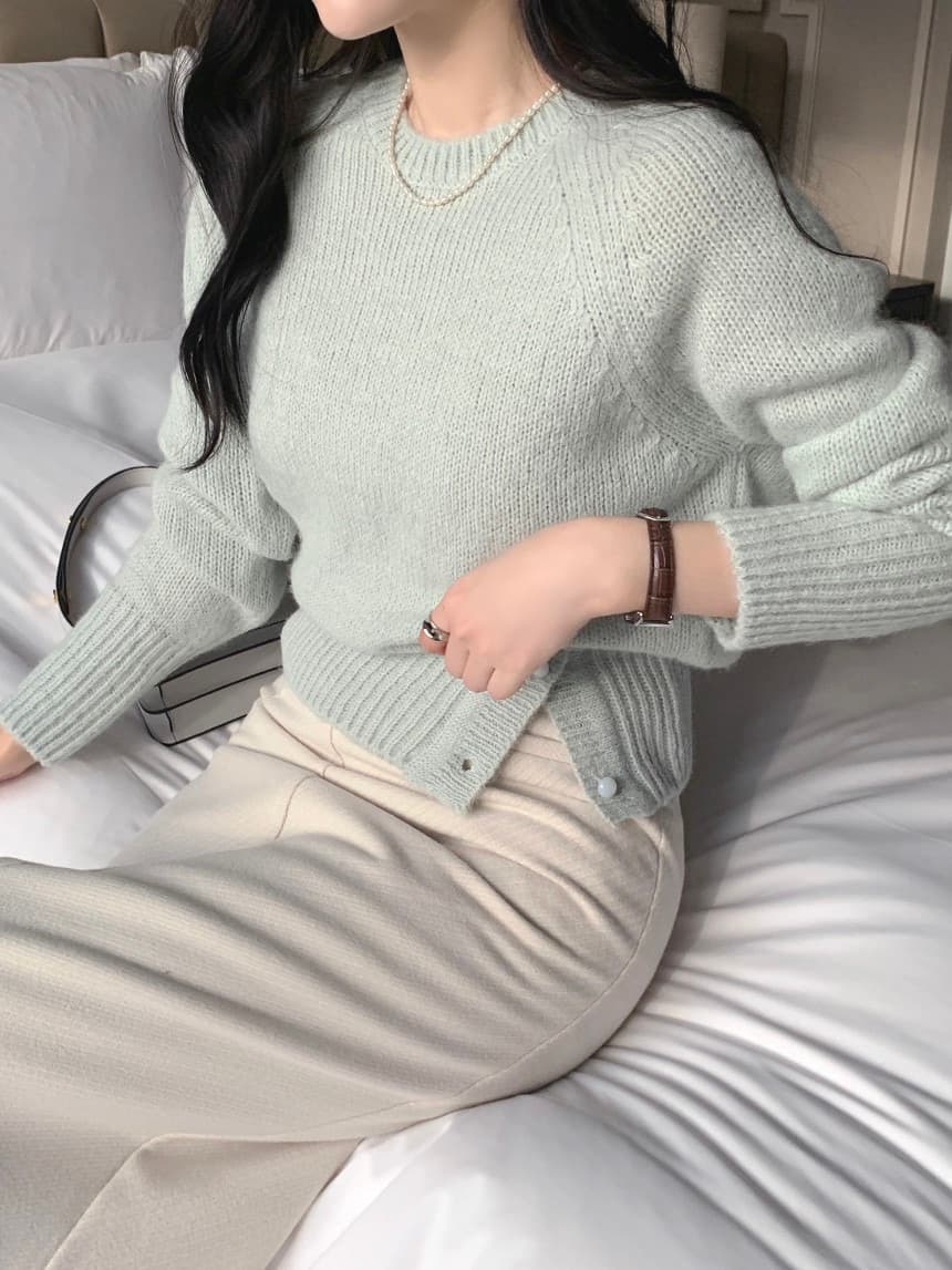 있음 선적 한 부서 부드러운 바람 사탕 색상 라운드 넥 측면 트임 슬림해 보이는 긴팔 풀오버 상세 이미지 4