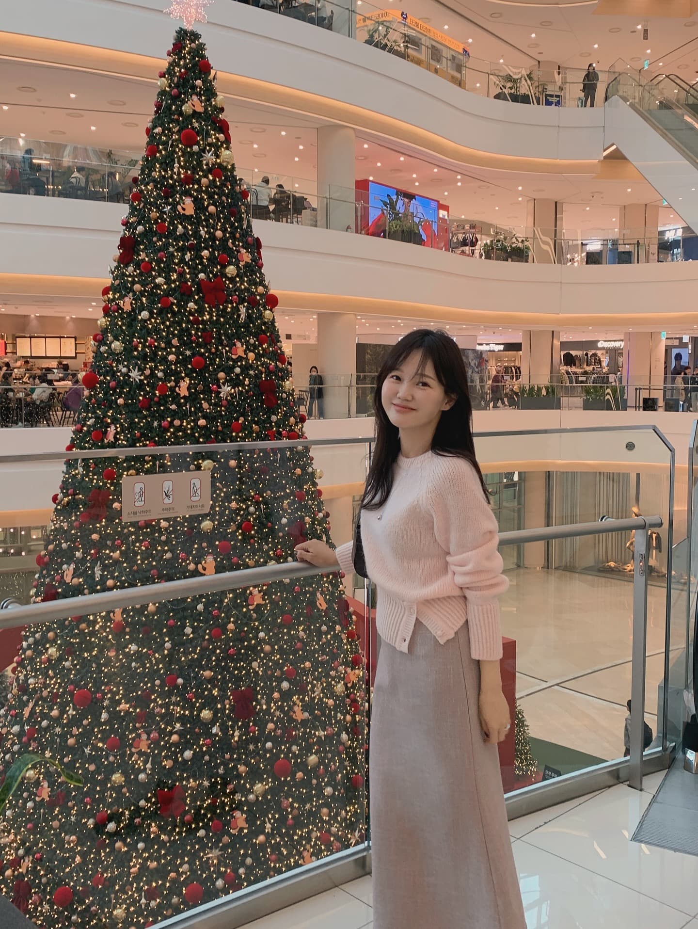 있음 선적 한 부서 부드러운 바람 사탕 색상 라운드 넥 측면 트임 슬림해 보이는 긴팔 풀오버 상세 이미지 9