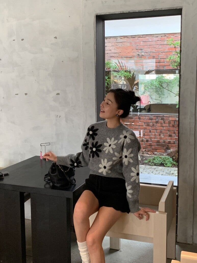 있음 선적 한 부서 느슨함 센스 부드러운 찹쌀 꽃무늬 자카드 라운드 넥 긴팔 스웨터 풀오버 여성 상세 이미지 4