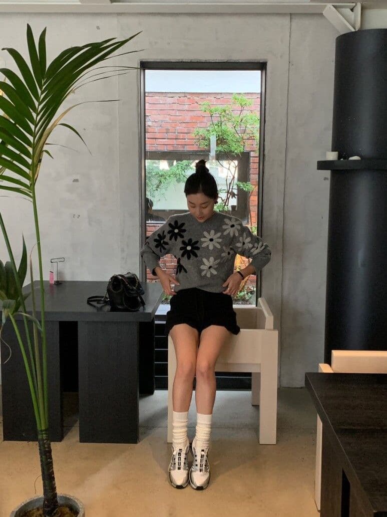 있음 선적 한 부서 느슨함 센스 부드러운 찹쌀 꽃무늬 자카드 라운드 넥 긴팔 스웨터 풀오버 여성 상세 이미지 8