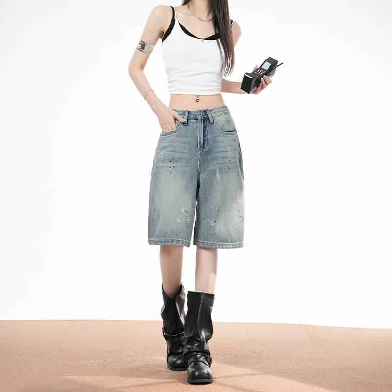 실사 느낌 대법원 한 여성 분위기 부드러운 대비 편안함 슬림해 보이는 먹물 워싱 블루 데님 바지 여성 이미지 4