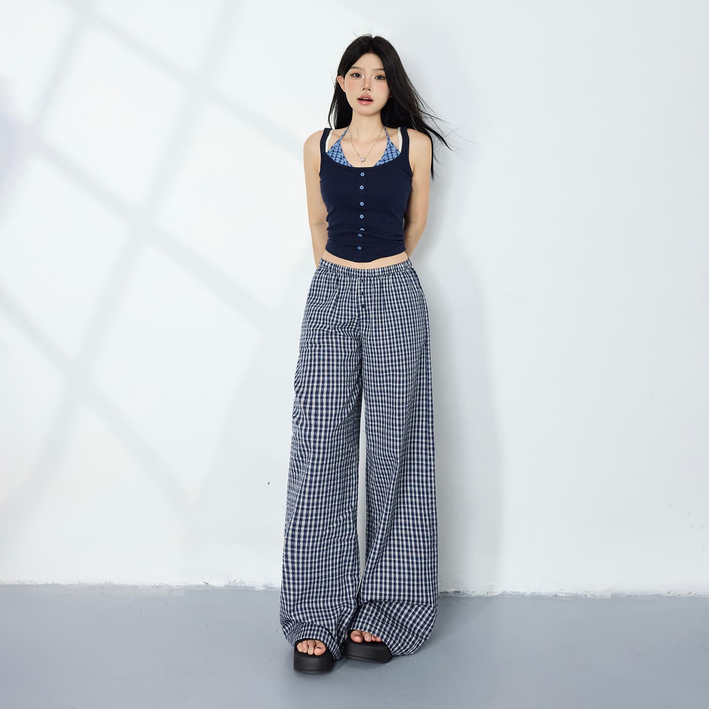 실사 2 색 레트로 루즈핏 허리밴드 체크무늬 다용도 슬림해 보이는 느긋한 바람 스트레이트 단추 디자인 캐주얼 바지 여성
