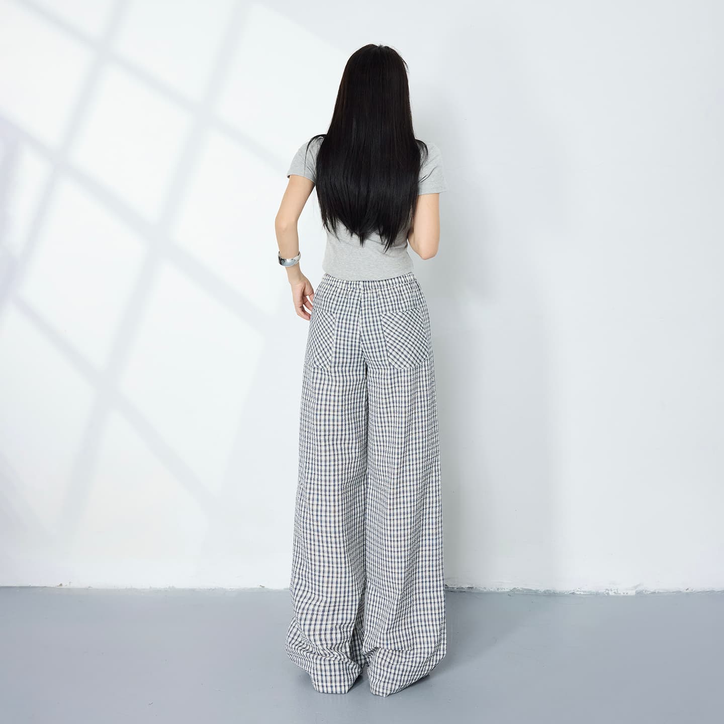 실사 2 색 레트로 루즈핏 허리밴드 체크무늬 다용도 슬림해 보이는 느긋한 바람 스트레이트 단추 디자인 캐주얼 바지 여성 이미지 5