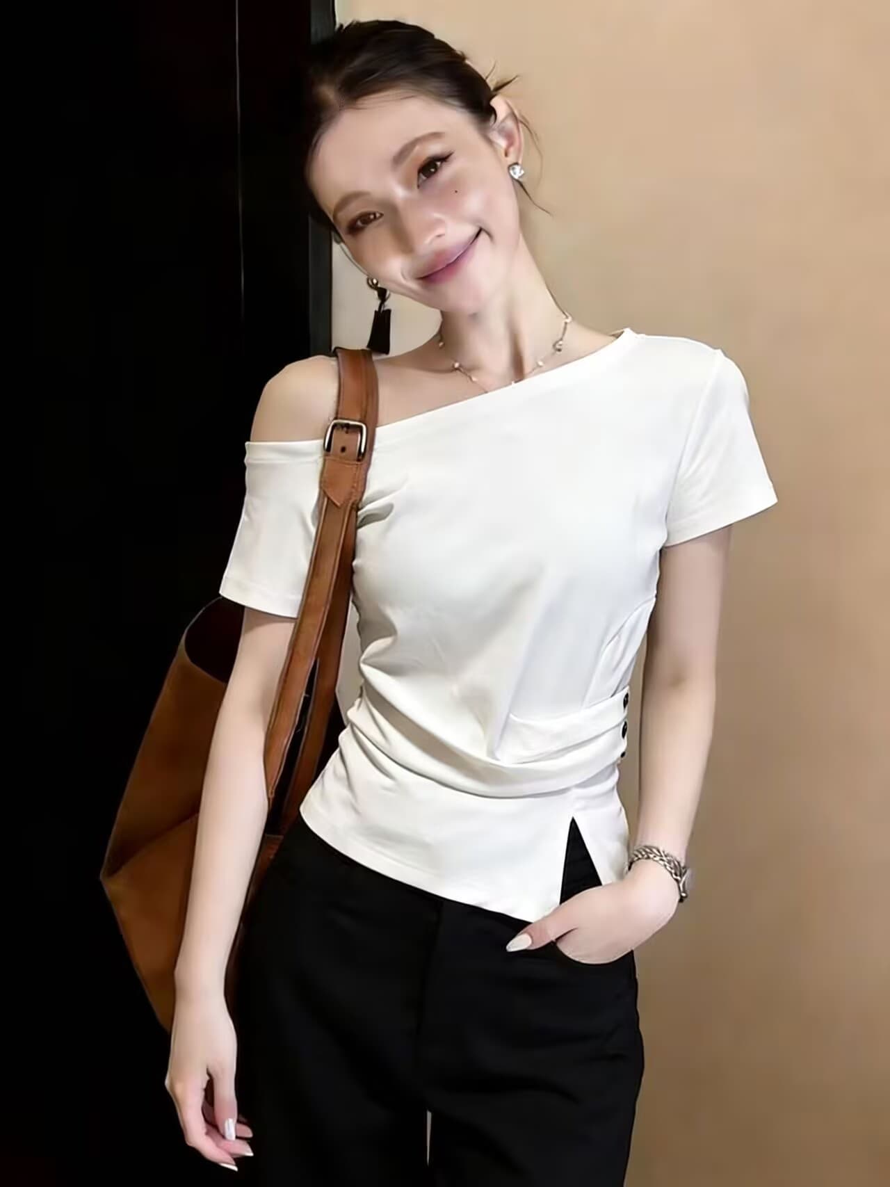 실사 여름 그레이트 보지 마 규칙 비스듬한 칼라 오프숄더 반팔 티셔츠 여성 디자인 센스 몸매 가꾸기 트임 꼬집기 허리 위로 의류
