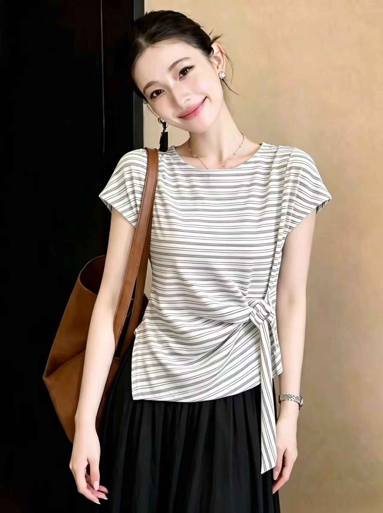 실사 2026 년 여름 허리 조정 버클 스트라이프 스트랩 반팔 티셔츠 여성 디자인 센스 허리 수축 슬림해 보이는 맨위 상세 이미지 3