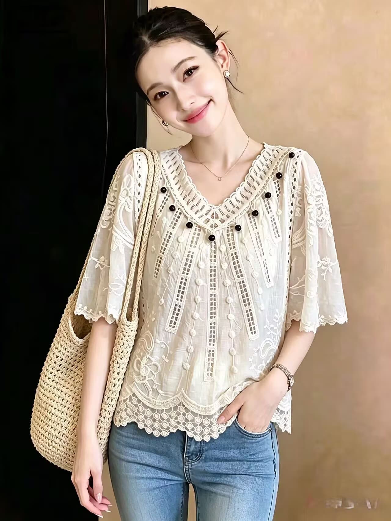 실사 프랑스식 V넥 레이스 조각 홀로우 아웃 여성 셔츠 2026 여름 새로운 홀로우 아웃 자수 다용도 맨위