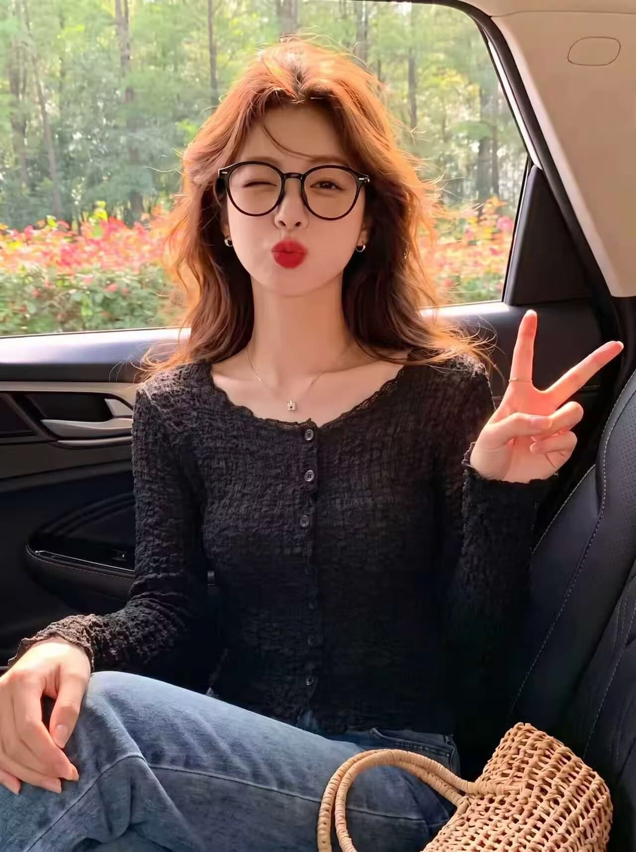 실사 프랑스식 자이언트 잘 생긴 패션 품격 핫걸 순수한 욕망 V넥 기본 셔츠 여성 인사이드 가져 가라. 디자인 센스 오픈 가디건 맨위 상세 이미지 2