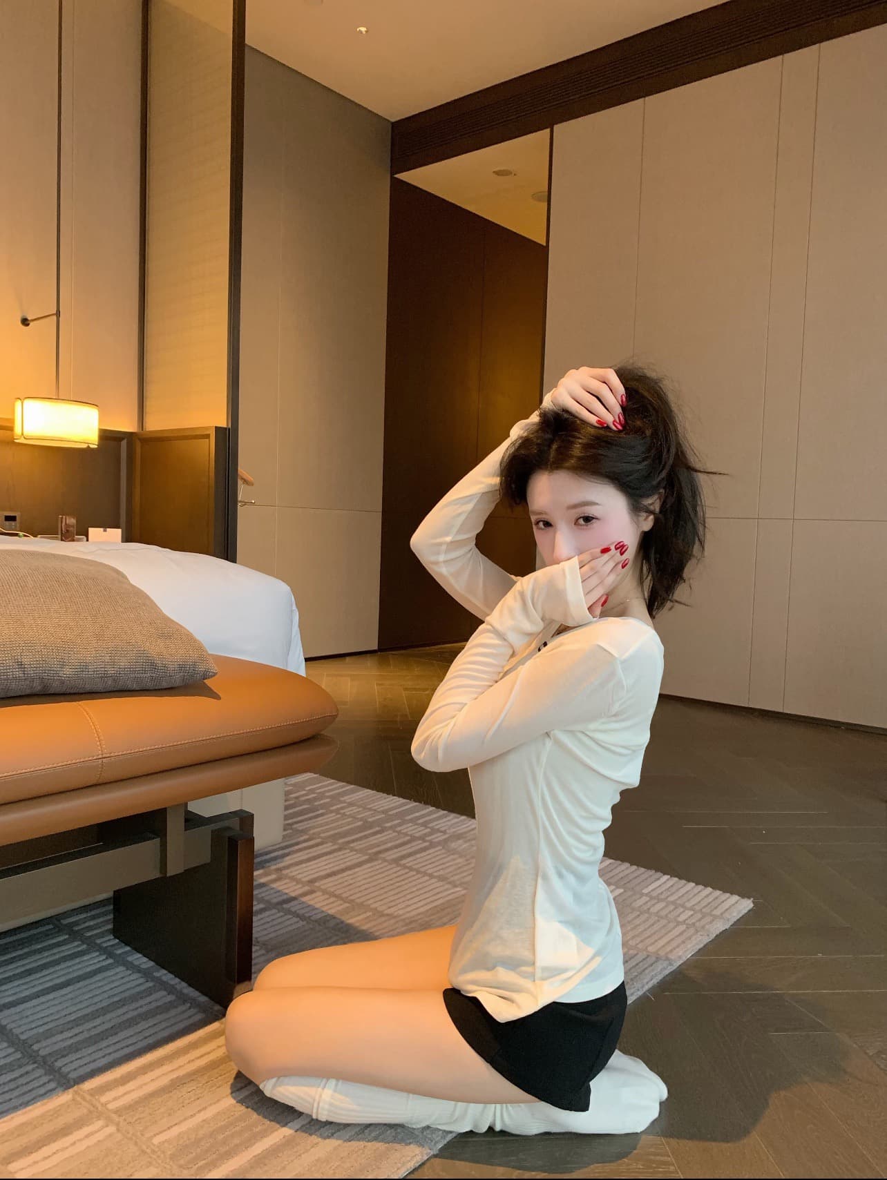 비스듬한 어깨 긴팔 티셔츠 여성 패치 알파벳 몸매 가꾸기 쇼트 스타일 오프숄더 만나는 이슬 쇄골 맨위 이미지 2