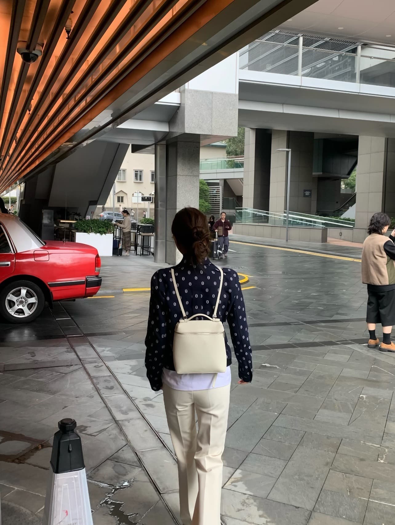 봄 여름 얇은 스타일 프랑스식 작은 샤넬 스타일 디자인 센스 작은 대중 다용도 캐주얼 긴팔 화이트 데님 재킷 여성 코트 이미지 4