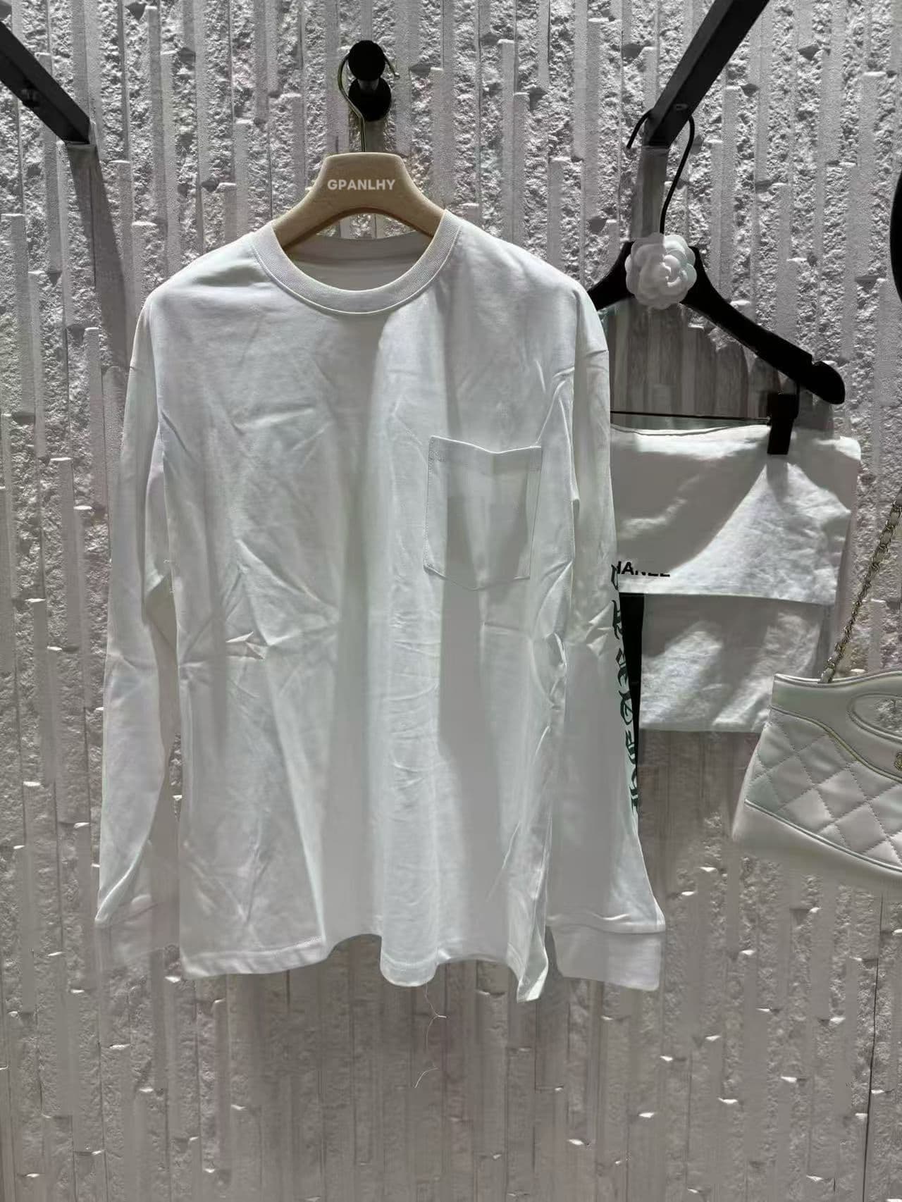 서울 맞춤 이른 봄 새로운 산스크리트어 알파벳 프린트 긴팔 티셔츠 여성 느긋한 바람 조수 브랜드 루즈핏 만나는 맨위 상세 이미지 1