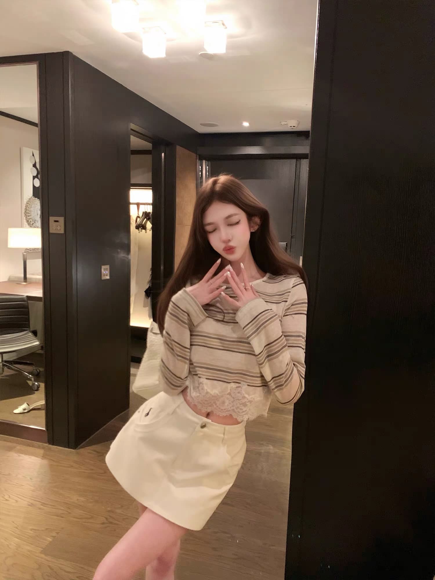자오 첸 아침 프랑스식 레이스 조각 스트라이프 긴팔 티셔츠 여성 가을 2026 새로운 디자인 센스 외국 가스 루즈핏 맨위 이미지 4