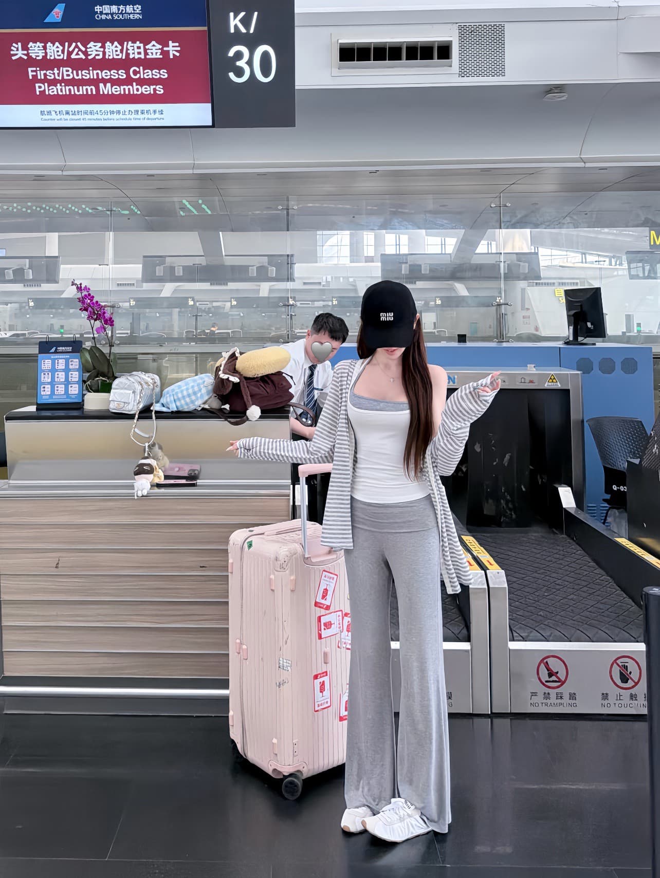 m1u 부서 가을 새로운 2026 화이트 워터 여성 오픈 가디건 페이크 레이어드 슬립 페이크 레이어드 바지 느긋한 3종 세트 이미지 2