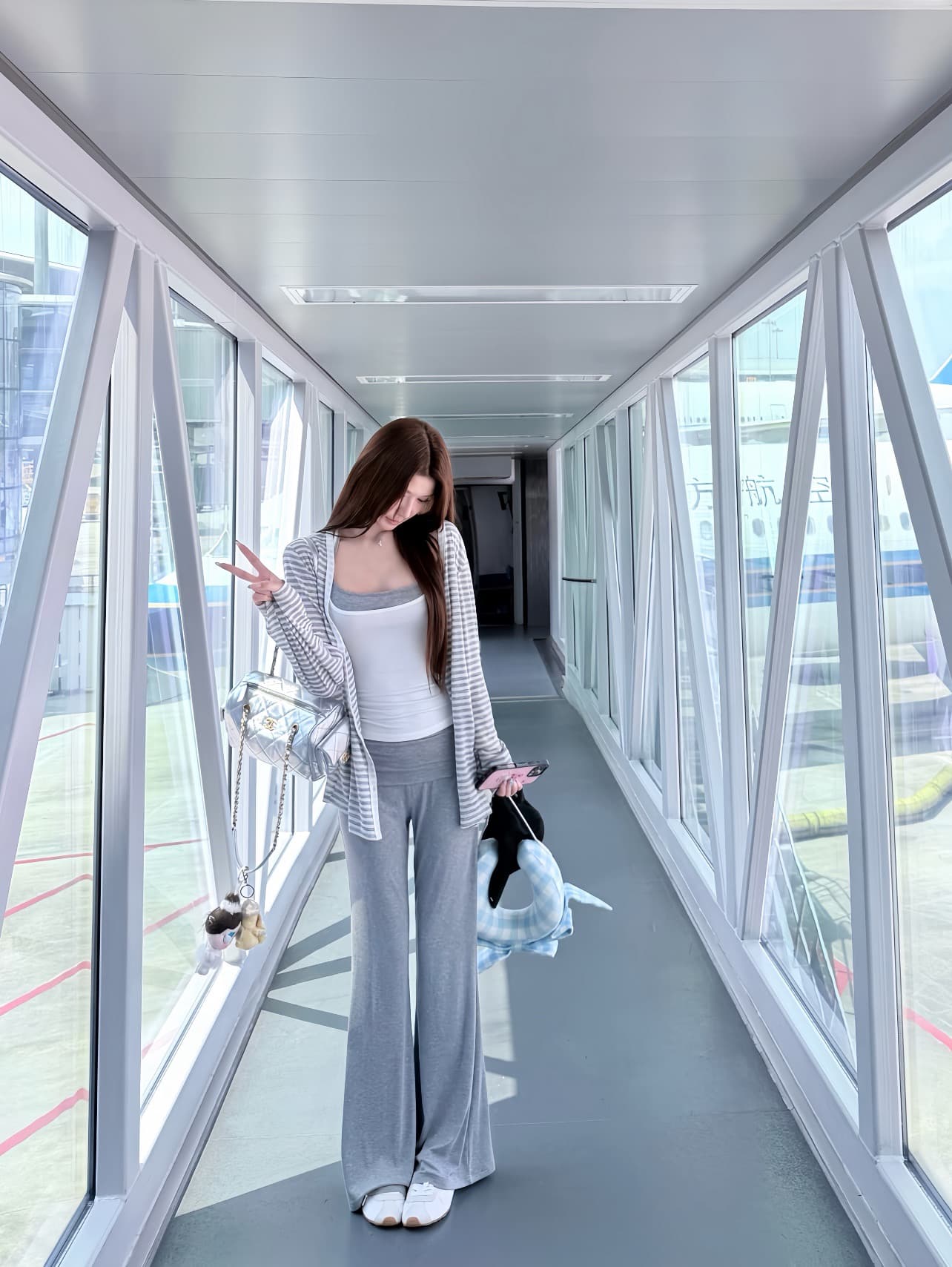 m1u 부서 가을 새로운 2026 화이트 워터 여성 오픈 가디건 페이크 레이어드 슬립 페이크 레이어드 바지 느긋한 3종 세트 상세 이미지 4