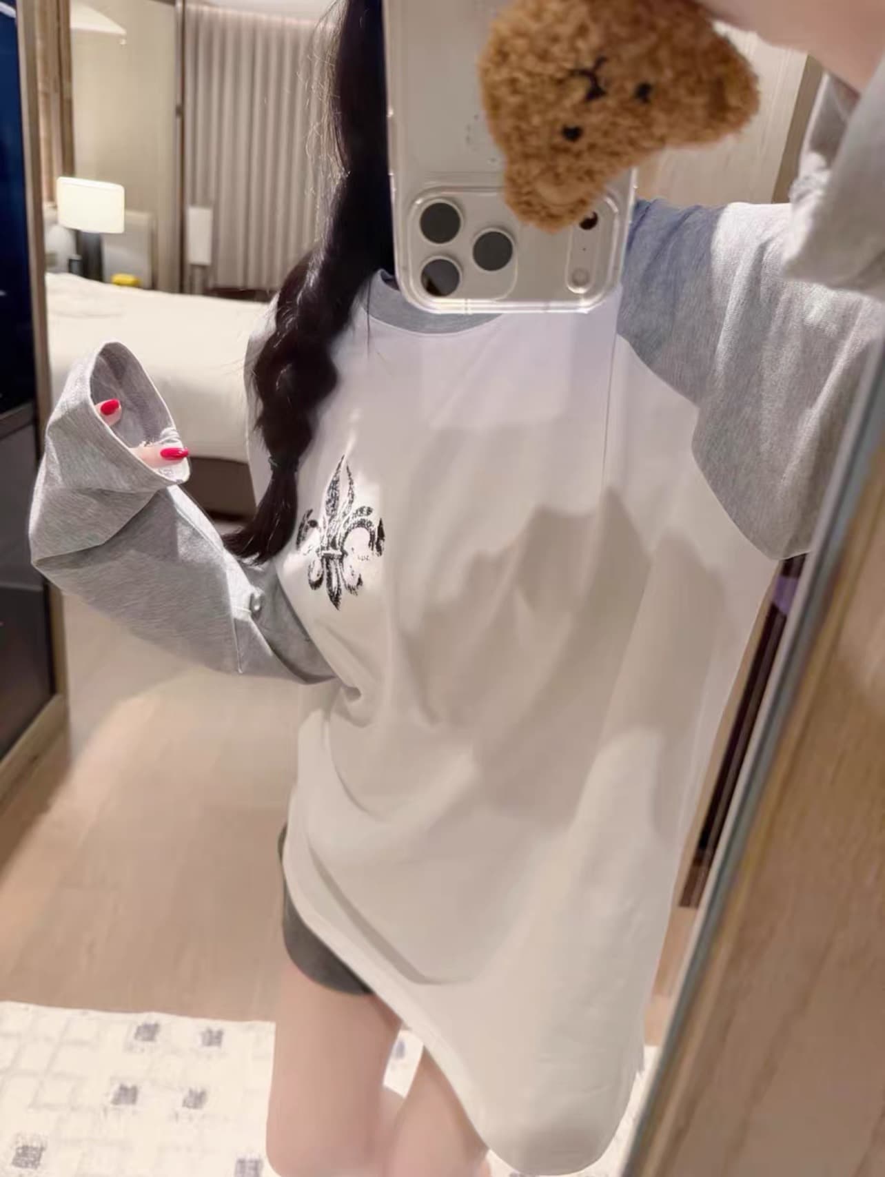 26 가을 새로운 아메리칸 루즈핏 인쇄 플라워 인서트 어깨 긴팔 티셔츠 여성 배색 루즈핏 중간 길이 캐주얼 맨위 이미지 4