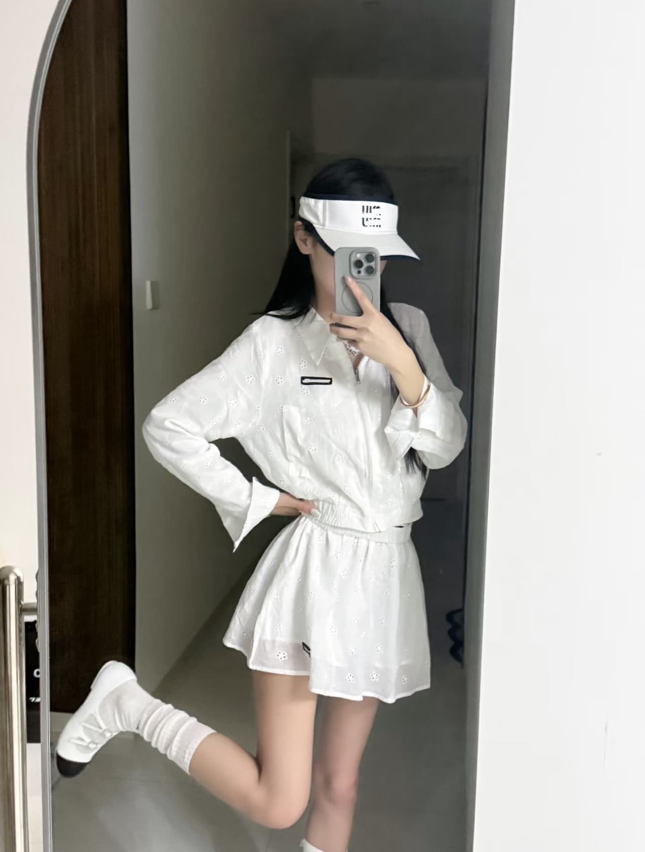 26 가을 새로운 한 부서 미니멀리즘 허리 수축 슬림해 보이는 긴팔 여성 화이트 맨위 반신 치마 세트
