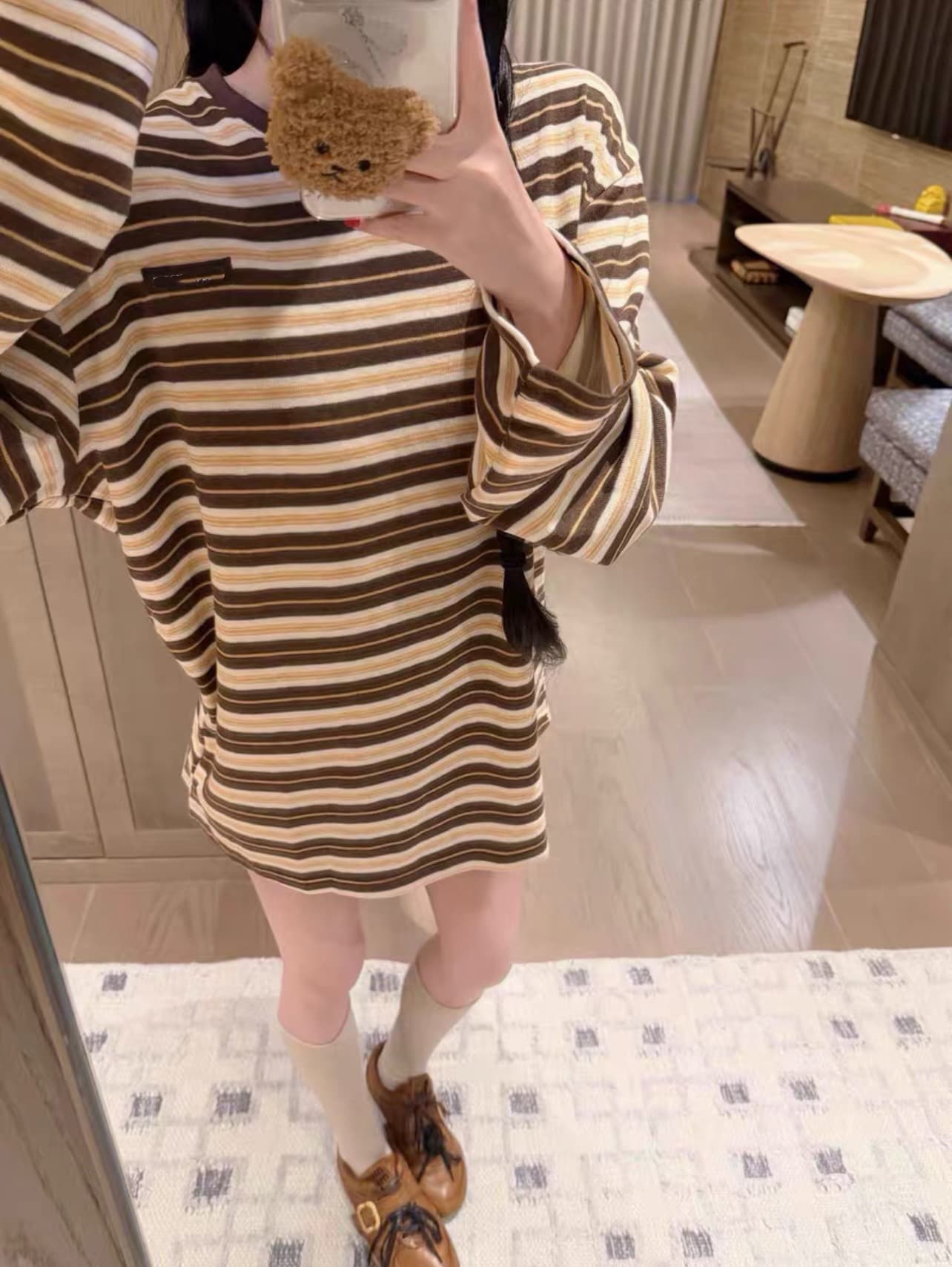 mm26 가을 새로운 황색 브라운 부서 스트라이프 라운드 넥 긴팔 티셔츠 기본 셔츠 미니멀리즘 맨위 상세 이미지 1
