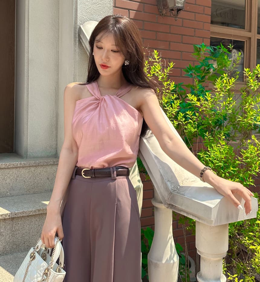 있음 선적 휴가 바람 작은 대중 디자인 센스 십자가 비틀림 행침 목 오프숄더 슬림해 보이는 새틴 캐미솔 둘 색상 이미지 2