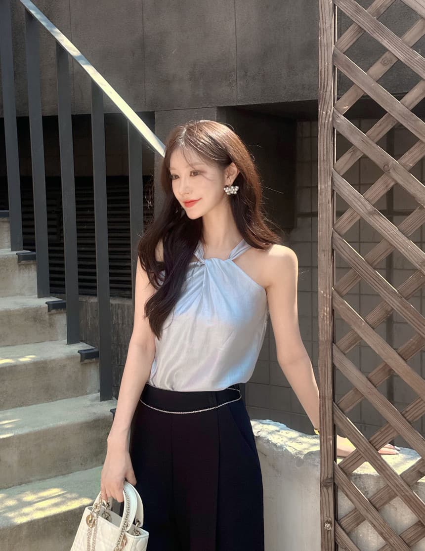 있음 선적 휴가 바람 작은 대중 디자인 센스 십자가 비틀림 행침 목 오프숄더 슬림해 보이는 새틴 캐미솔 둘 색상 상세 이미지 1