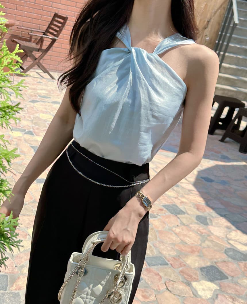 있음 선적 휴가 바람 작은 대중 디자인 센스 십자가 비틀림 행침 목 오프숄더 슬림해 보이는 새틴 캐미솔 둘 색상 상세 이미지 9